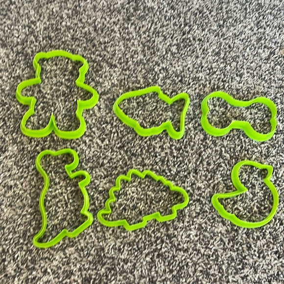 Animal cookie cutters or playdoh cutters dinosaurs bear fish duck and bone - Picture 6 of 9